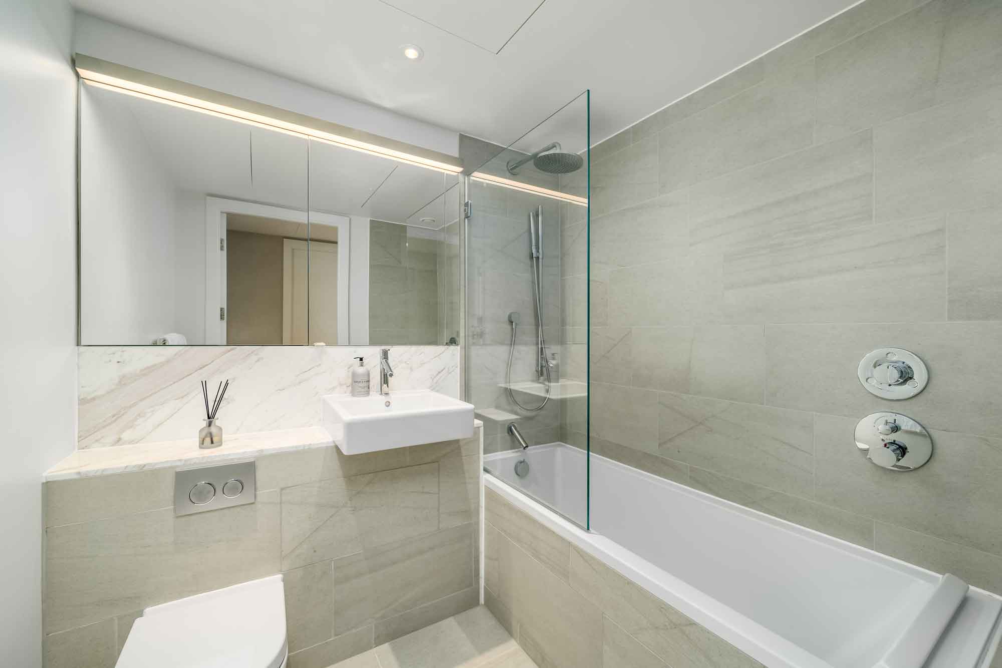 Modern bathroom with mirror and bathtub